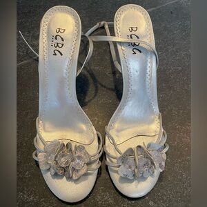 4/$20 BCBG Silver Heels Size 7.5